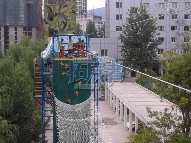 拓展設備-攀爬橫渡