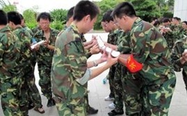學(xué)生體驗拓展設(shè)施項目訓(xùn)練中