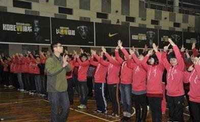 學(xué)員參加拓展器械訓(xùn)練現(xiàn)場